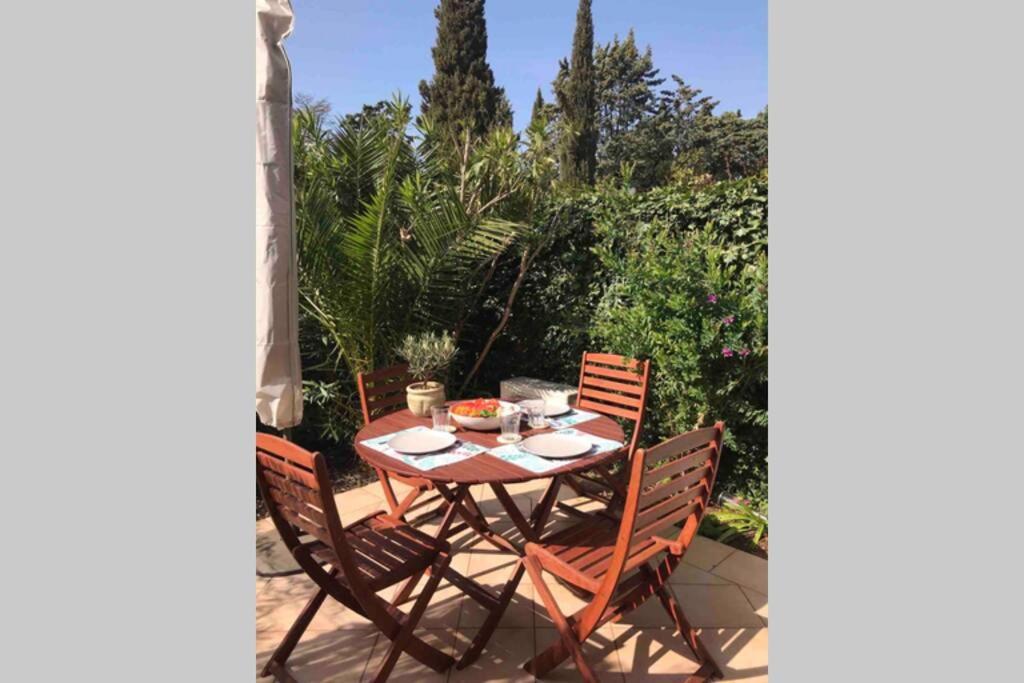 La Petite Pinede Studio Climatise Proche Plage Sanary-sur-Mer Kültér fotó